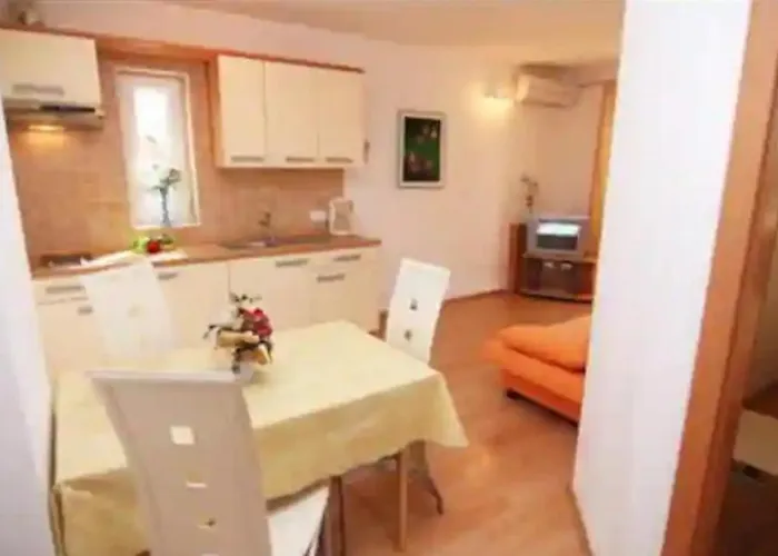 Punat, Krk Island, Sunny Apartment! Punat