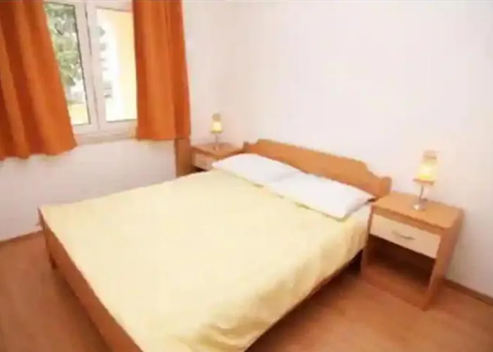 Punat, Krk Island, Sunny Apartment! * Punat