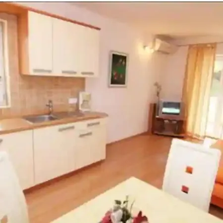 Apartment Punat, Krk Island, Sunny Apartment!